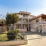Alenka Near The Apartamento Brodarica (Sibenik-Knin)