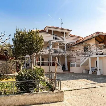 Alenka Near The Apartment Brodarica (Sibenik-Knin)